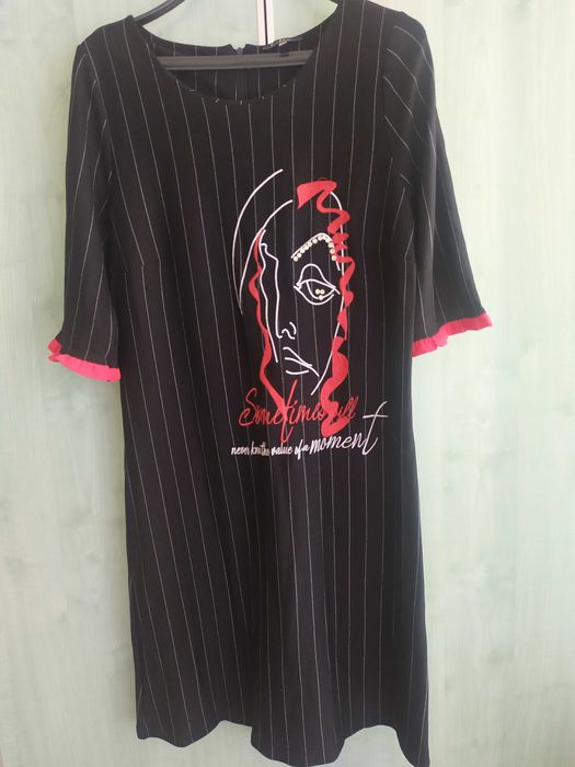 Черна рокля къса