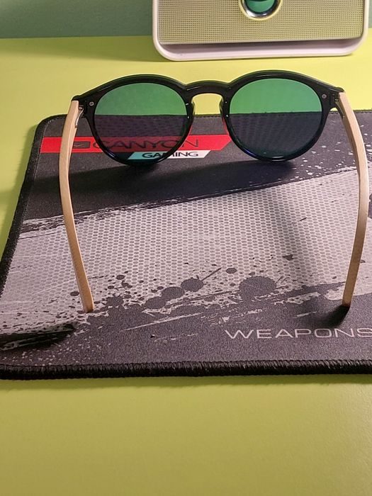 Хубави бамбукови очила