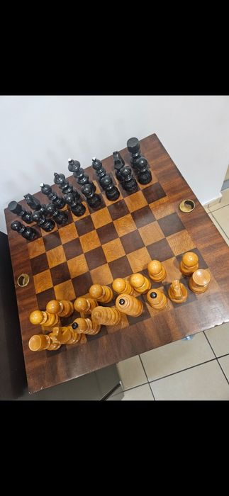 Masa de șah cu piese !