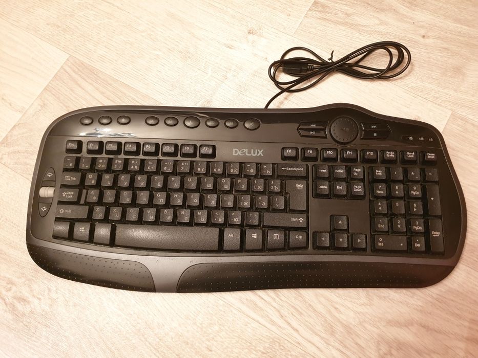 Продам игровую клавиатуру Delux