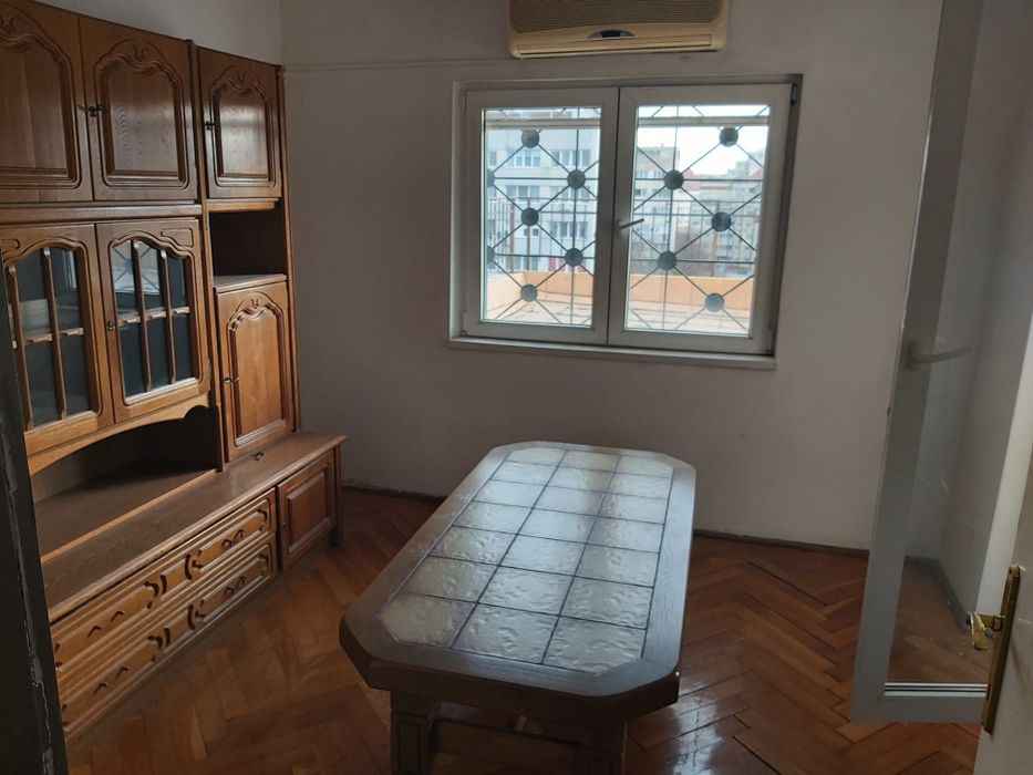 Închiriez ap.trei camere
