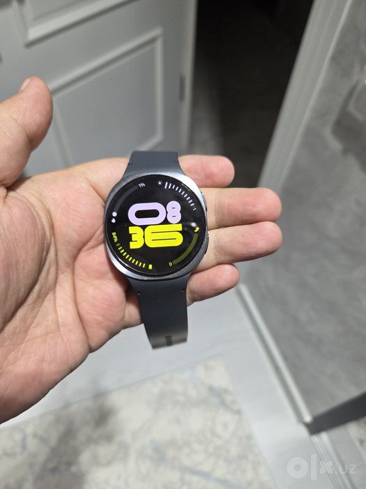 Продается умные часы Samsung Galaxy Watch 8 (44 мм).