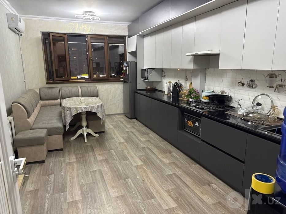 Продается 4х ком.кв.4/4/9 сергели 3