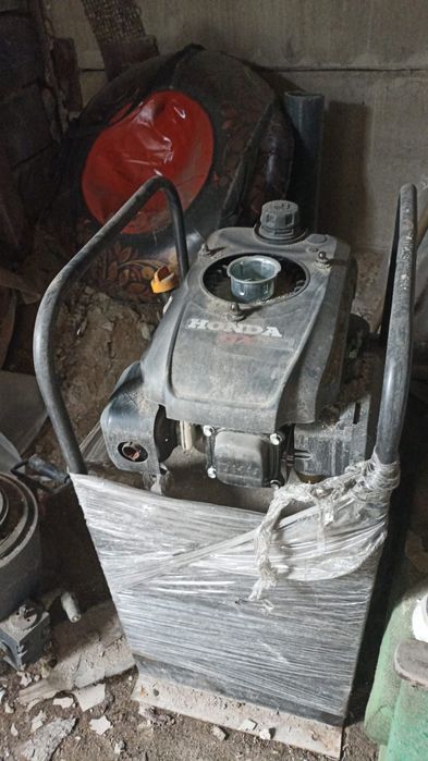 Домкрат 200тон..