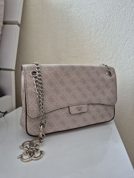Дамска чанта Guess