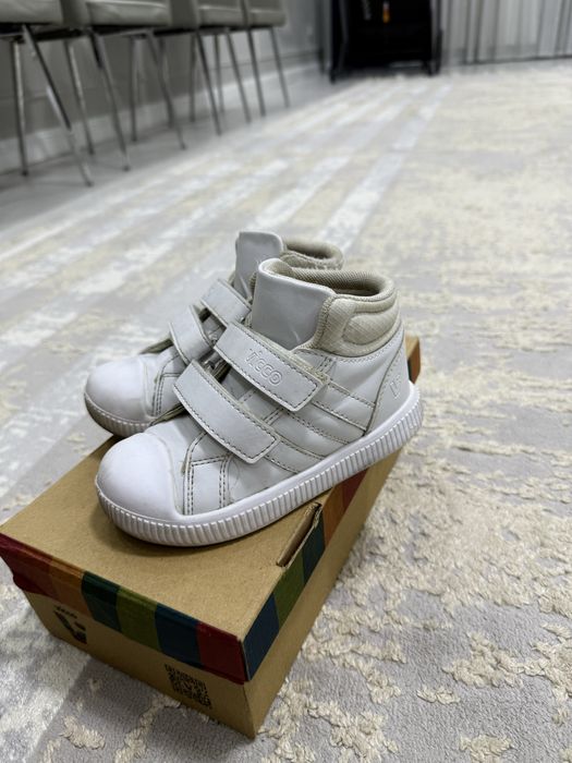 Продам детскую обувь