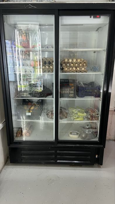 СРОЧНО ПРОДАЕТСЯ Холодильная витрина