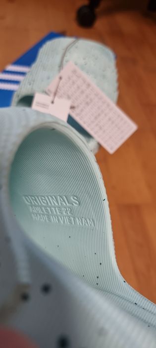 Papuci Adidas Originals ADILETTE 22 Model NOU culoare deosebită
ADILET