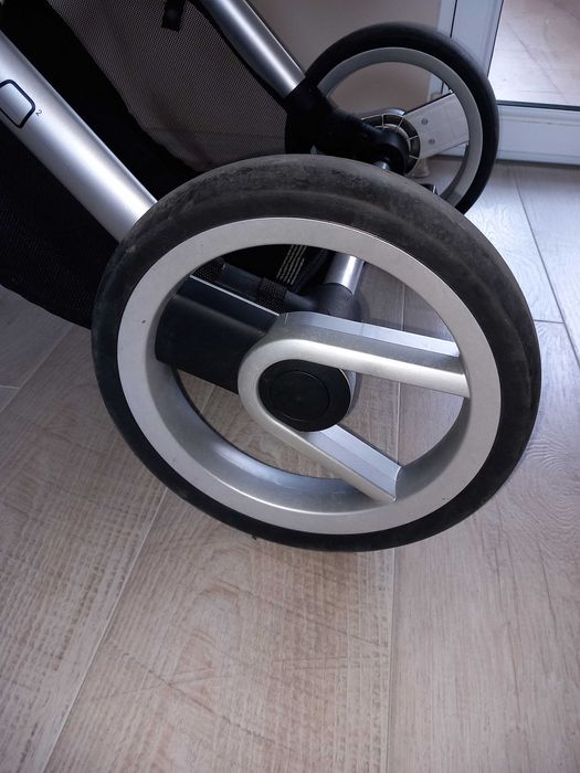 Бебешка количка Mutsy Evo + всички аксесоари.