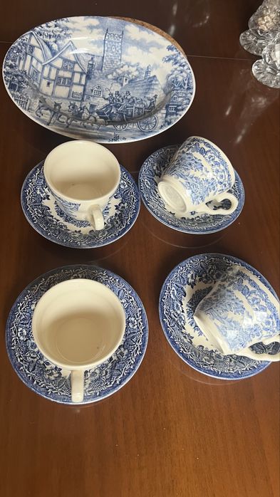 Set 4 cesti de cafea pictate +farfurie  ovala de servire