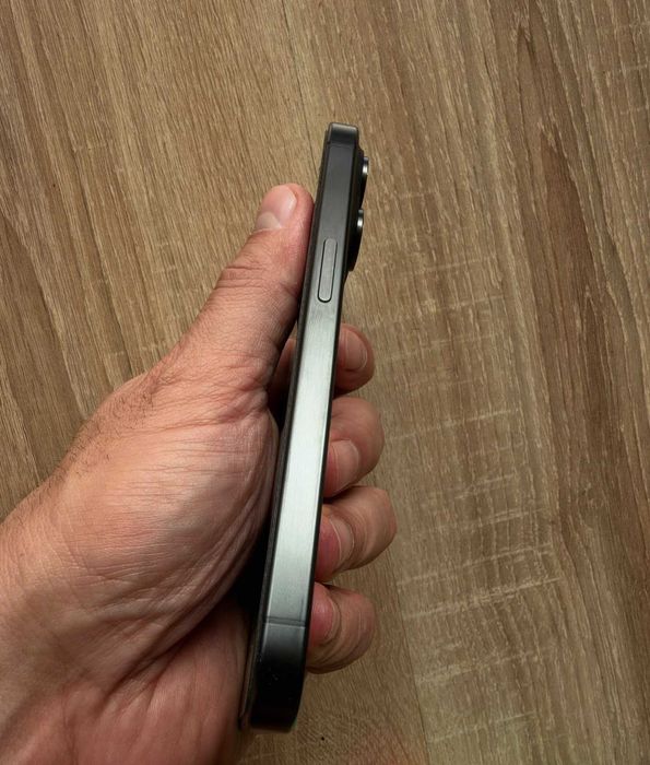Vand iPhone 15 Pro, 256GB – Stare impecabila, fara zgarieturi, baterie 88%