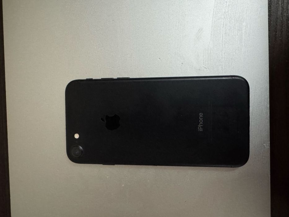 Продам Iphone7.