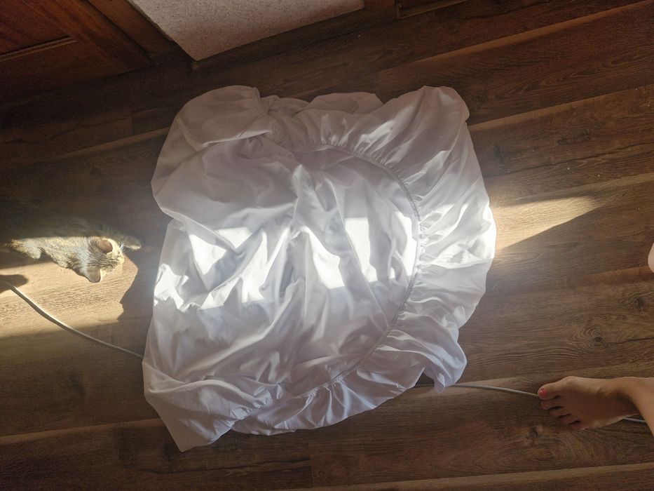 Простынь на резинке на матрас