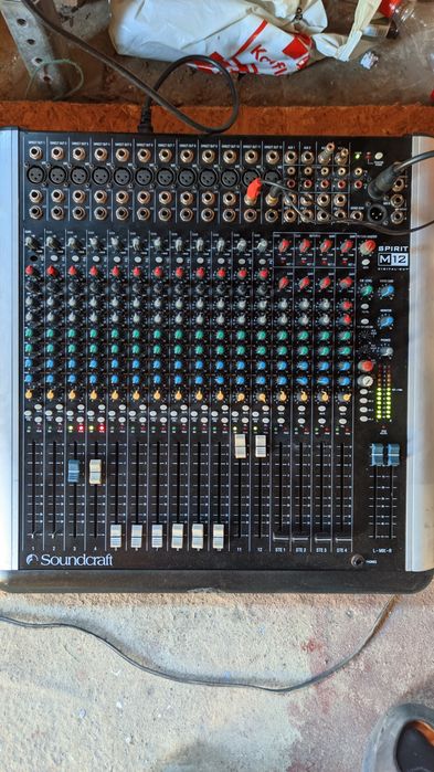 Mixer Soundcraft Spirit M12 - Un tanc analogic, sunet de studio