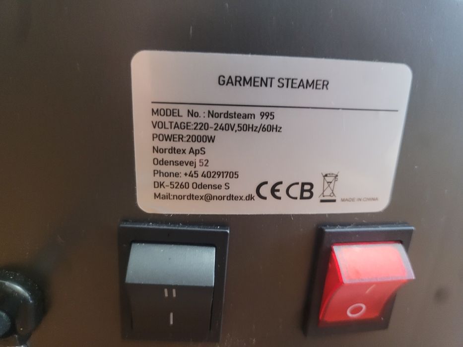 Aparat profesional de călcat și curățat haine