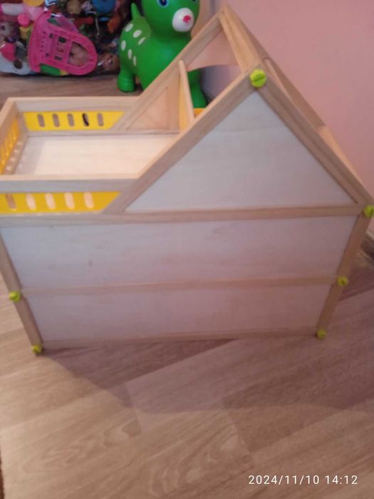Детски играчки, дървена къщичка