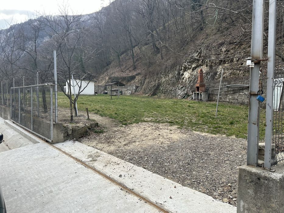 Vand teren intravilan in Baile Herculane pozitie deosebita 2500 mp !