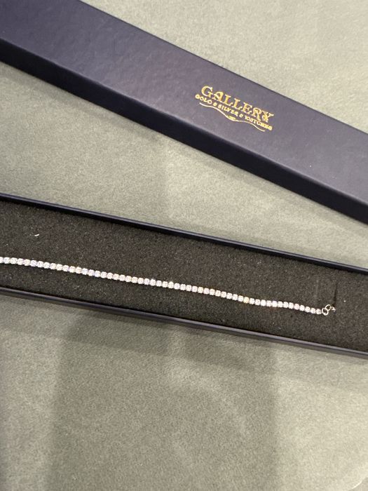 Сребърна гривна със сваровски камъни