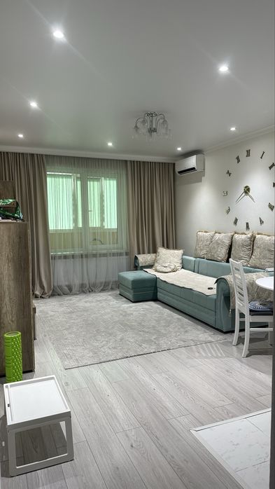 Продам диван для гостиной