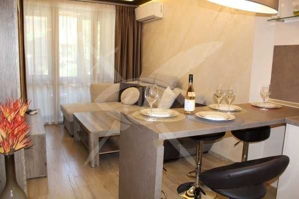 Продава се Двустаен апартамент в Бургас, Лазур - 56 кв.м за 1855 €/кв.м - Снимка #1