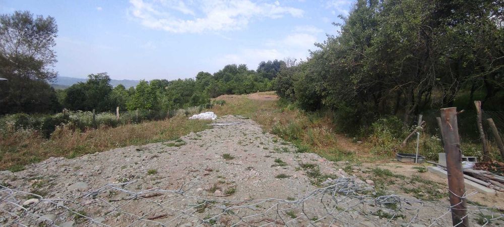 Teren Intravilan - Generos (2800 mp) - Zona superba foarte aproape de centru Campulung