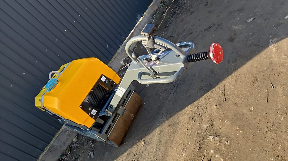 Wacker Neuson  710 kg 89 ore de functionare