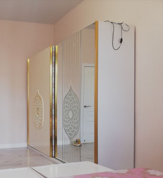 Продам спальня гарнитур как новый шикарный