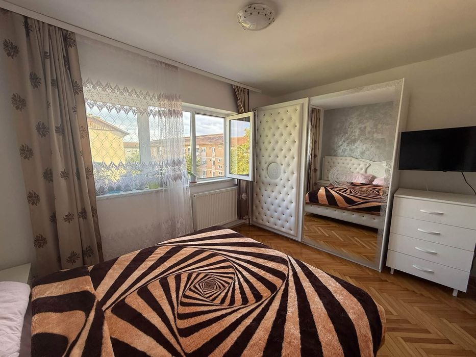 Apartament cu 3 camere decomandat , zona Calea Aradului
