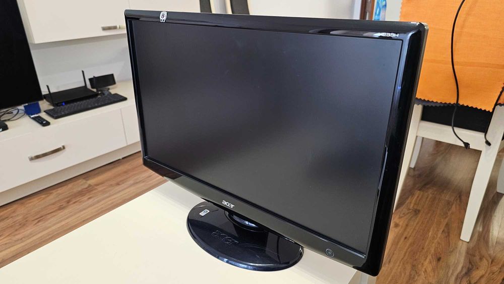 Геймърски настолен компютър с 23' монитор ACER! Win 11 -бонус!