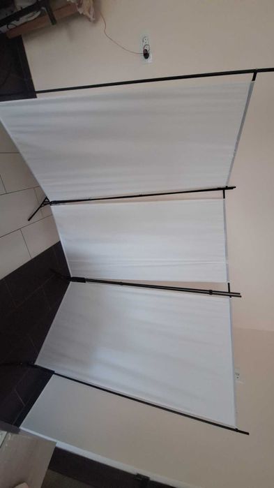 Paravan cu 3 separatoare, ca si nou .  L/H=240/180