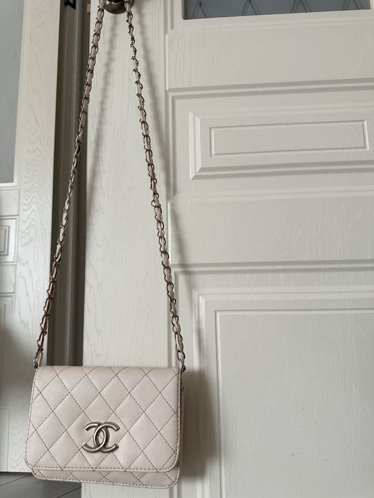 Сумка CHANEL бежевого оттенка