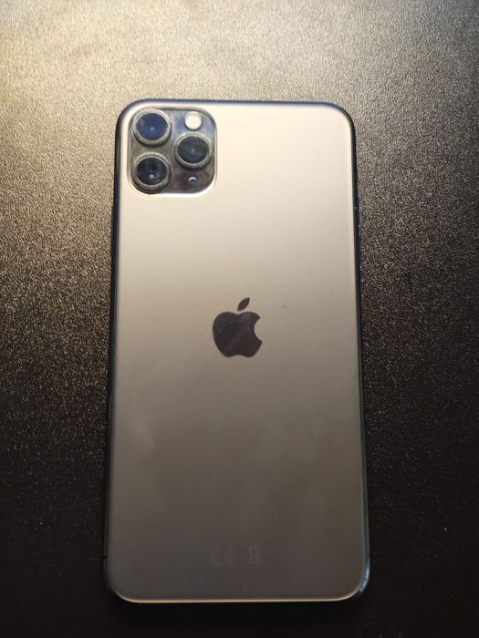 Продавам Iphone 11 Pro Max