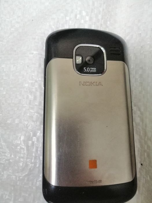 Lot 2 telefoane colecție vintage  Nokia asha 302 și E5