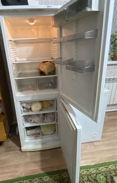 Холодильник все работают