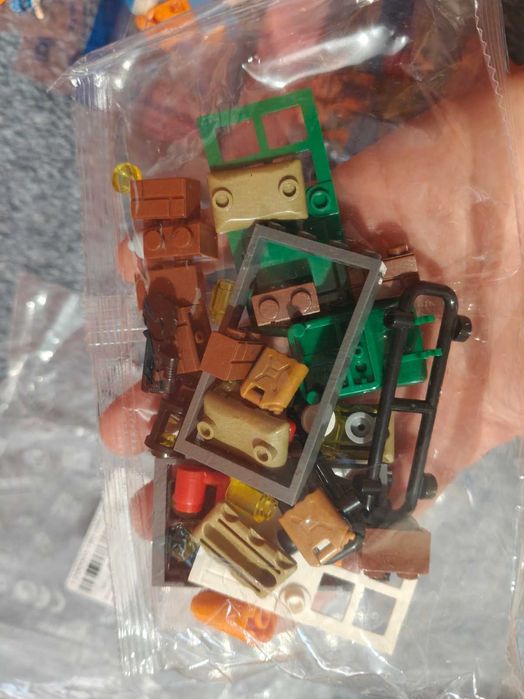 Set 12 figurine plus accesorii tip Lego