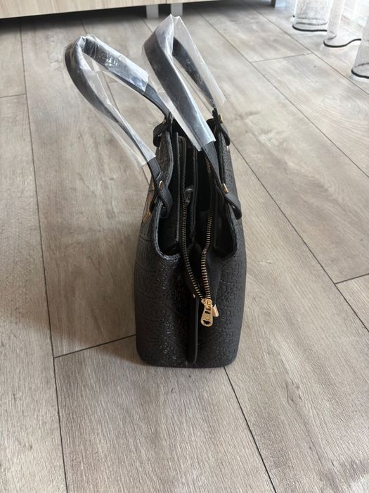 Дамска чанта GUESS