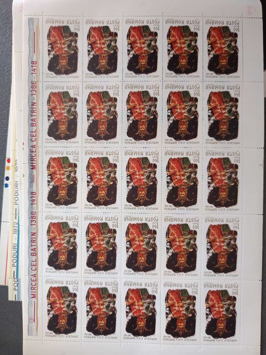 Vând colecții de timbre și discuri de vinil