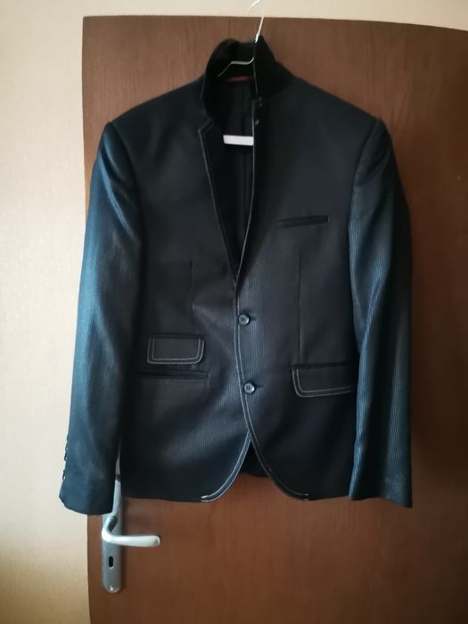 Абитуриентски костюм