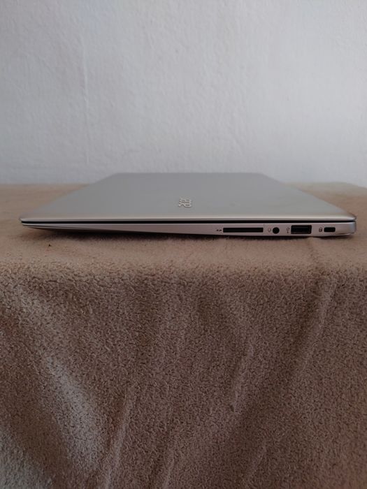 Acer Swift ultralim full metal• Taste luminate • i5-6th gen• 8gb RAM DDR 4• bateria 6-7 ore