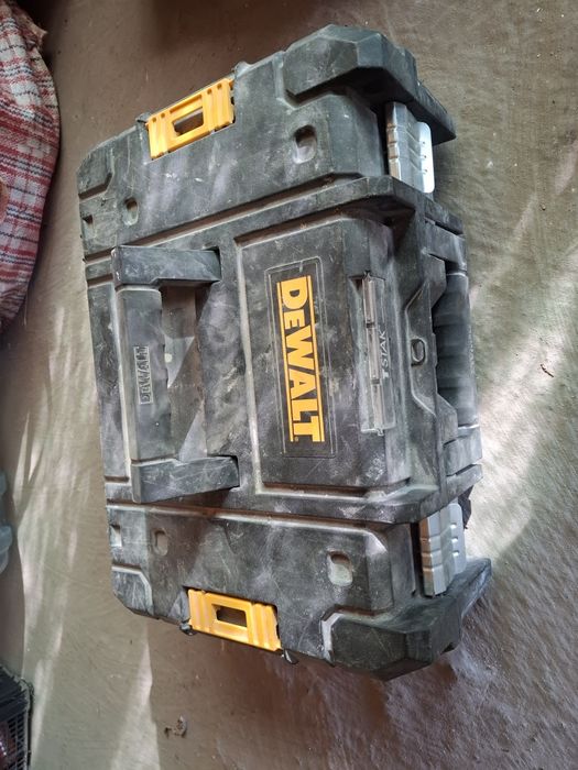 Комплект куфари за инструменти  на Bosch