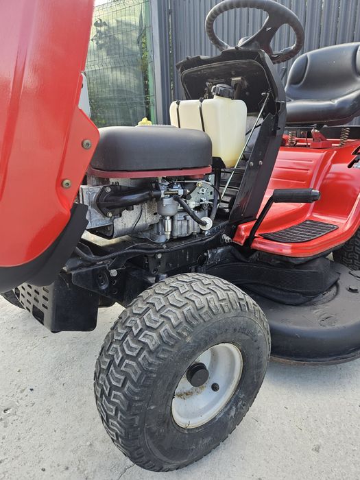 Tractoraș de tuns iarba gazon MTD 15.5 HP