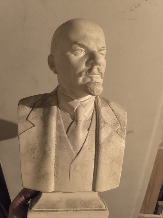 Гипсов авторски бюст на Ленин