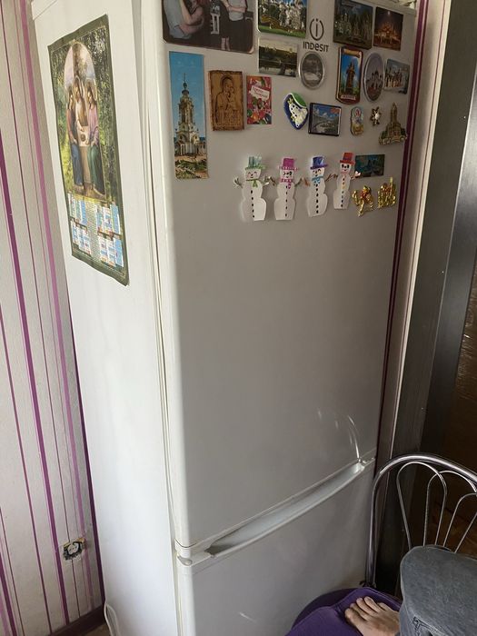 Холодильник Indesit продам