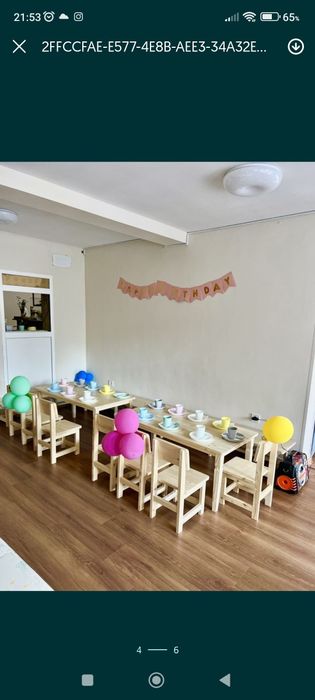 Дървени столчета и маса