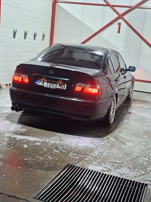 BMW    E46    320i