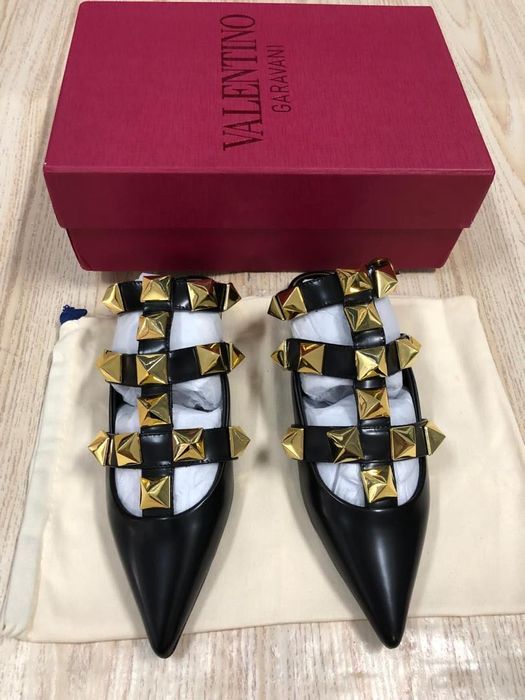 Papuc închis rockstud Valentino