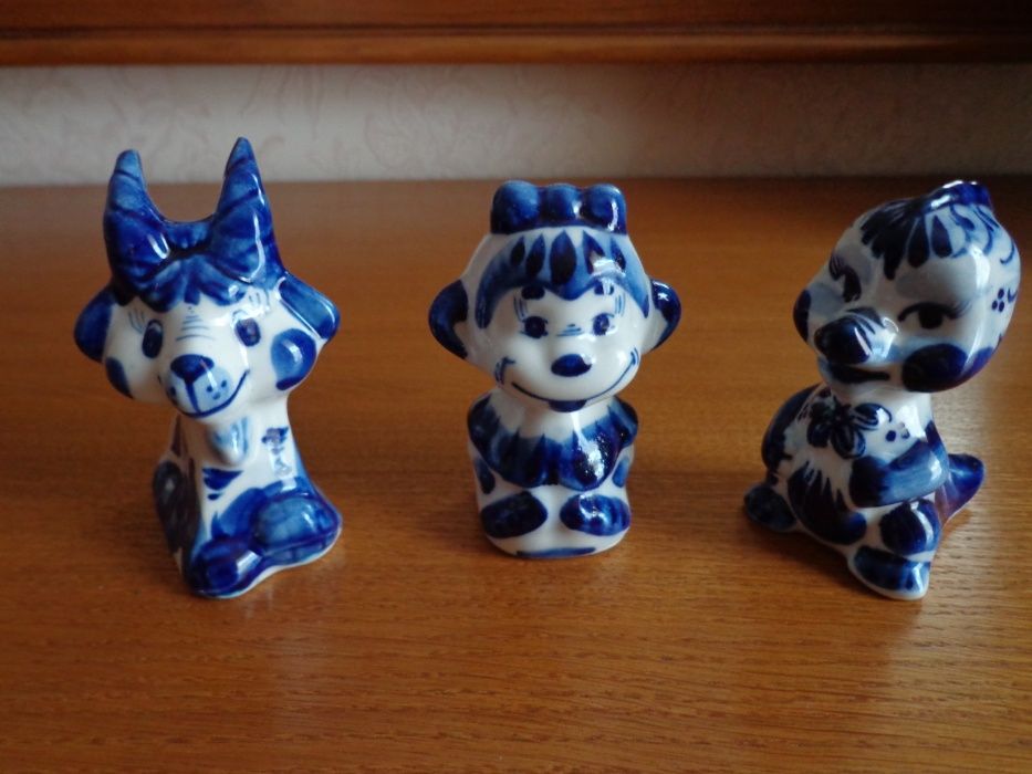 Продам фарфоровые статуэтки. Гжель.