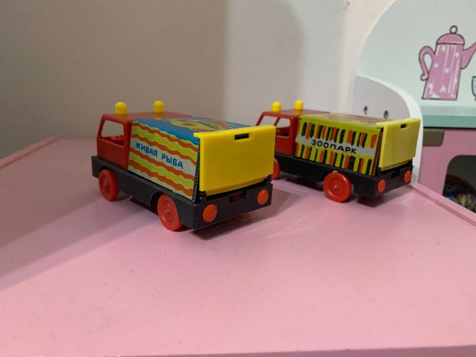 Грузовик игрушка
