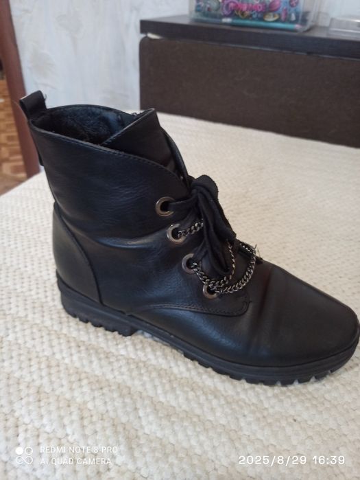 Отдам обувь 40 размер.