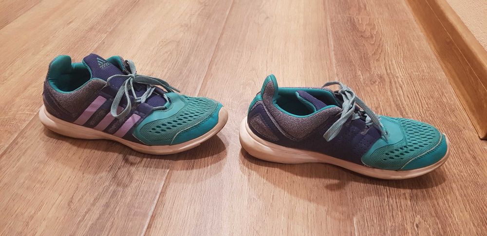 Маратонки адидас